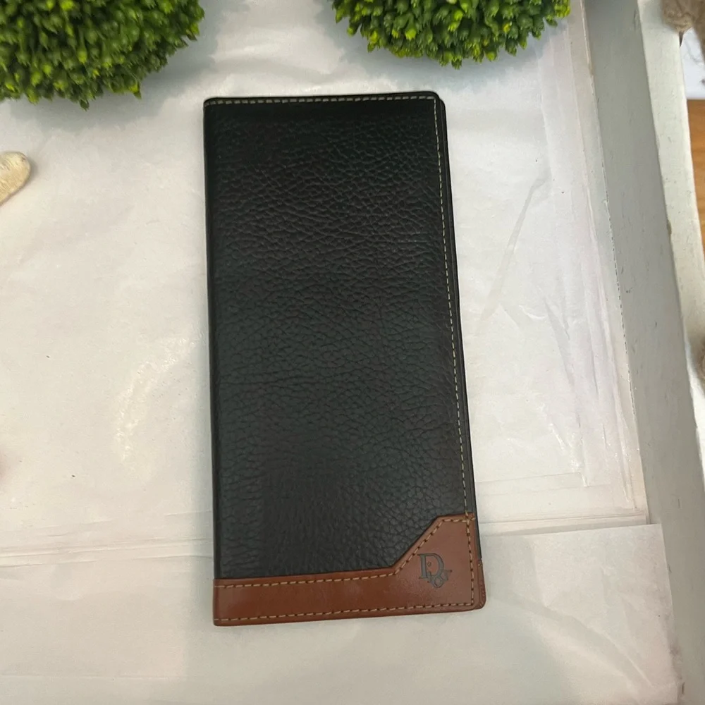 482832 Authentic Dior leather wallet